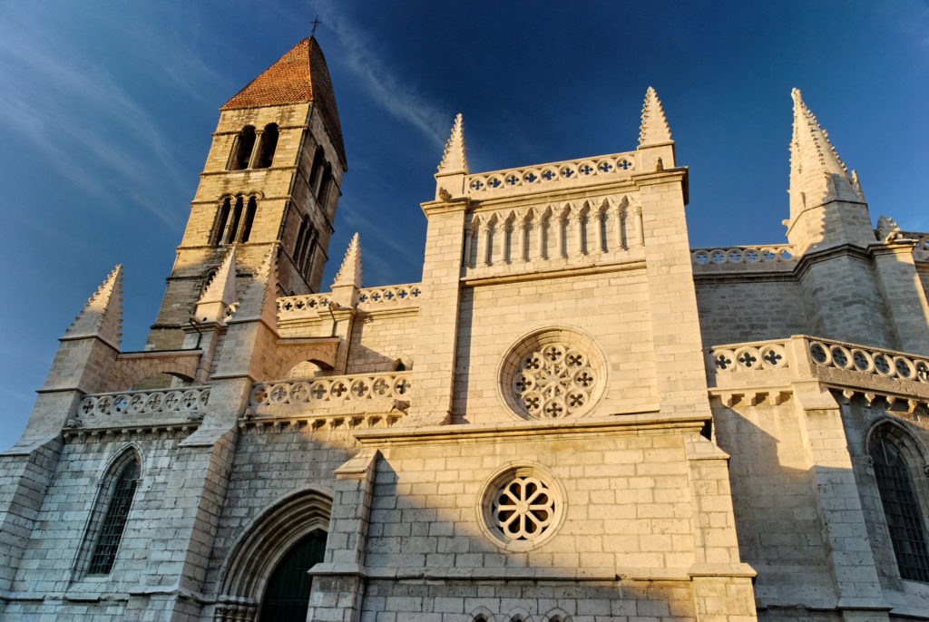 Fachada de la Iglesia de Anta María de la Antigua en Valladolid