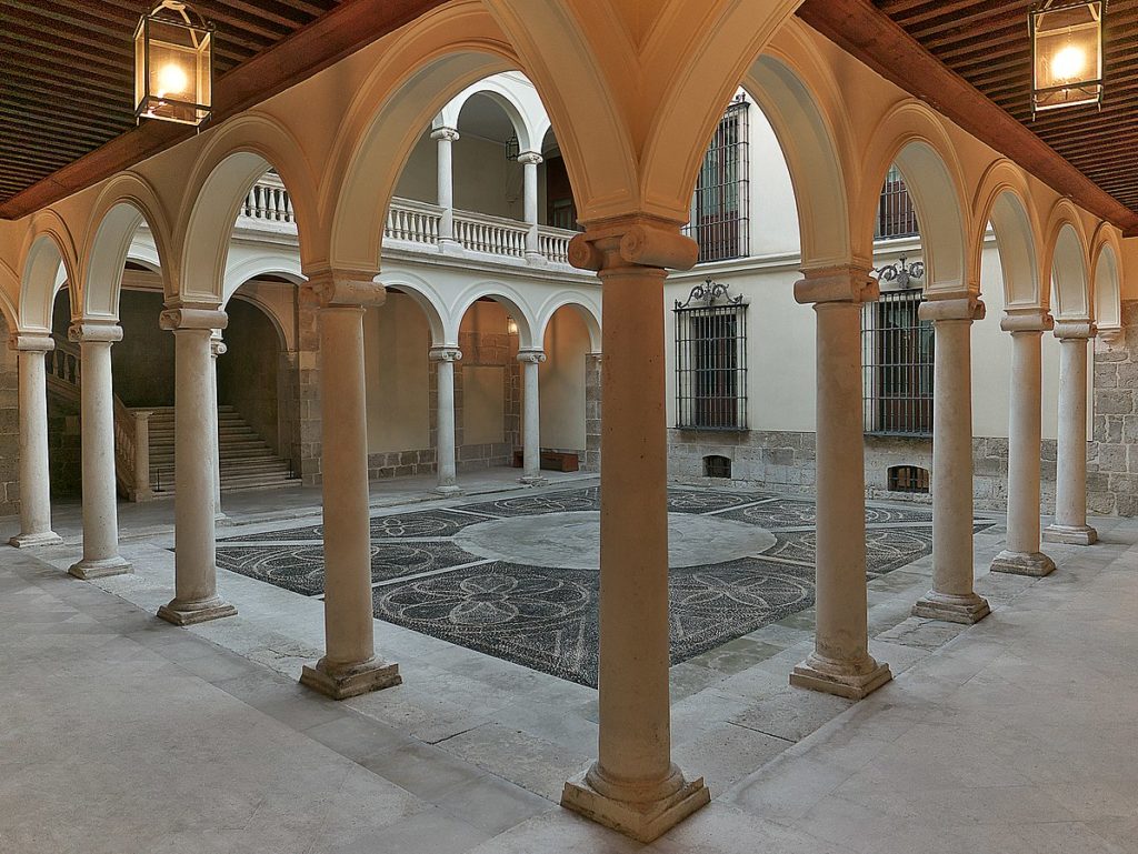 Patio del Palacio de Villena en Valladolid