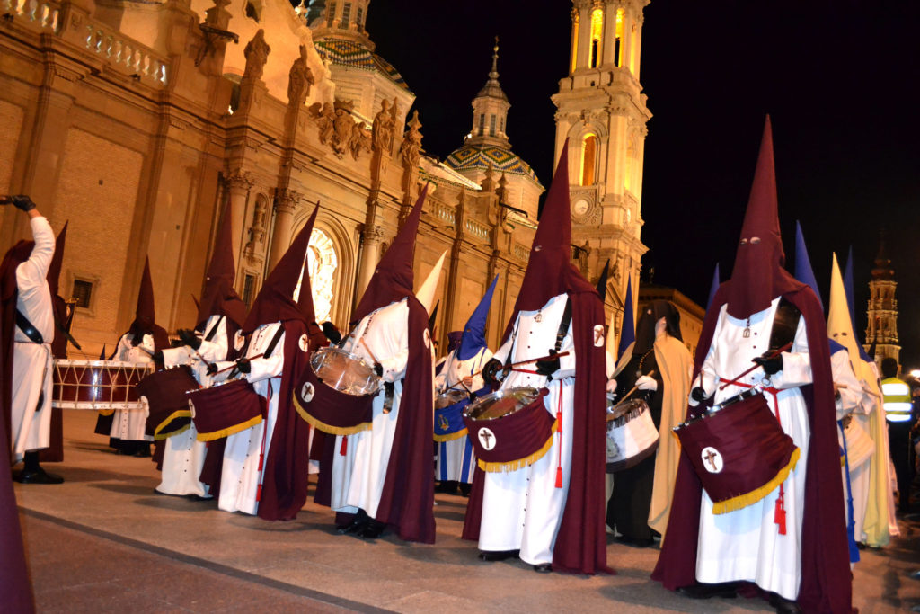Cofradía de Jesús Camino del Calvario en procesión en Zaragoza