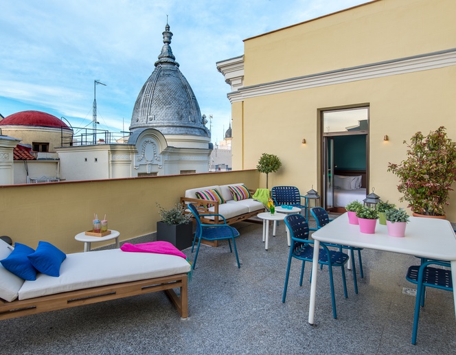 Habitación con terraza del hotel Vincci The Mint