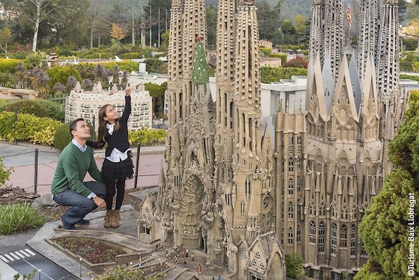 Maqueta de la Sagrada Familia en el parque temático Catalunya en miniatura