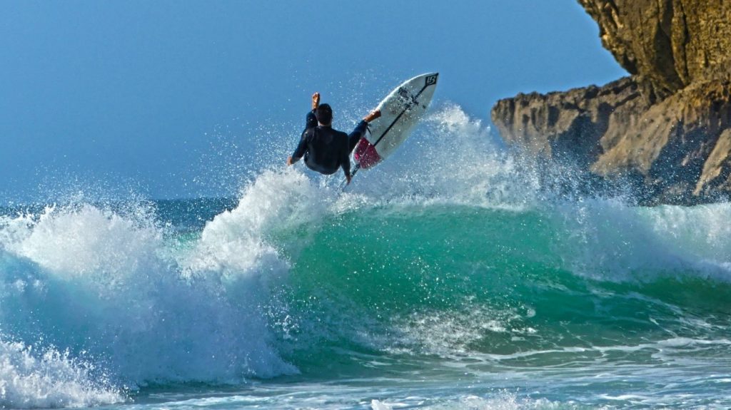 surf en playa de los locos