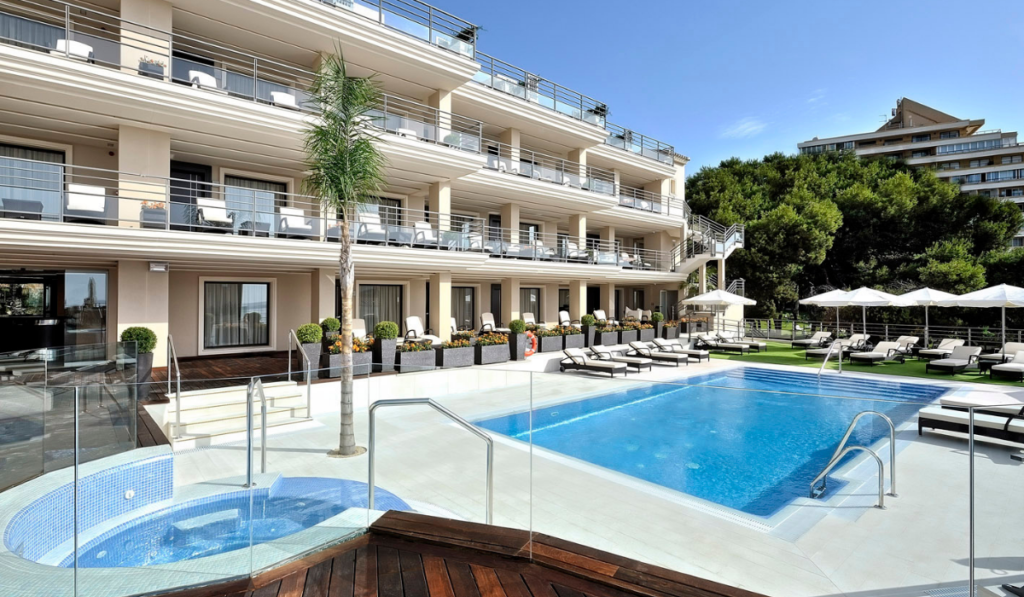 Vincci Selección Aleysa 5* fachada y piscinas