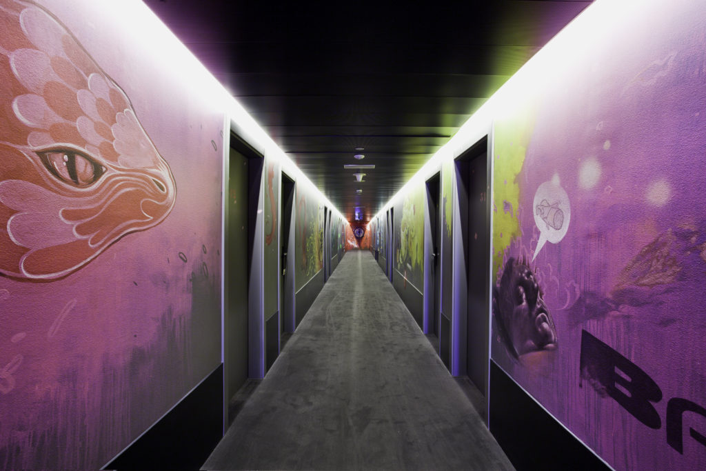 Mural de uno de los pasillos del hotel Vincci Bit 4* de Barcelona