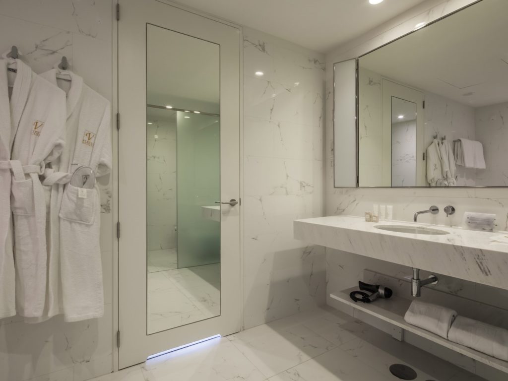 Cuarto de baño del hotel Vincci Porto