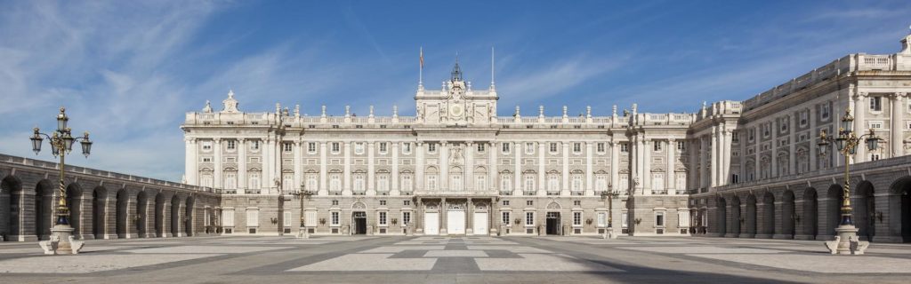 fachada del palacio real de madrid
