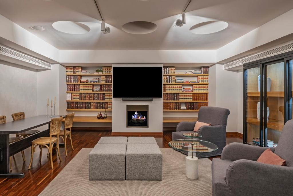 biblioteca del hotel vincci soma