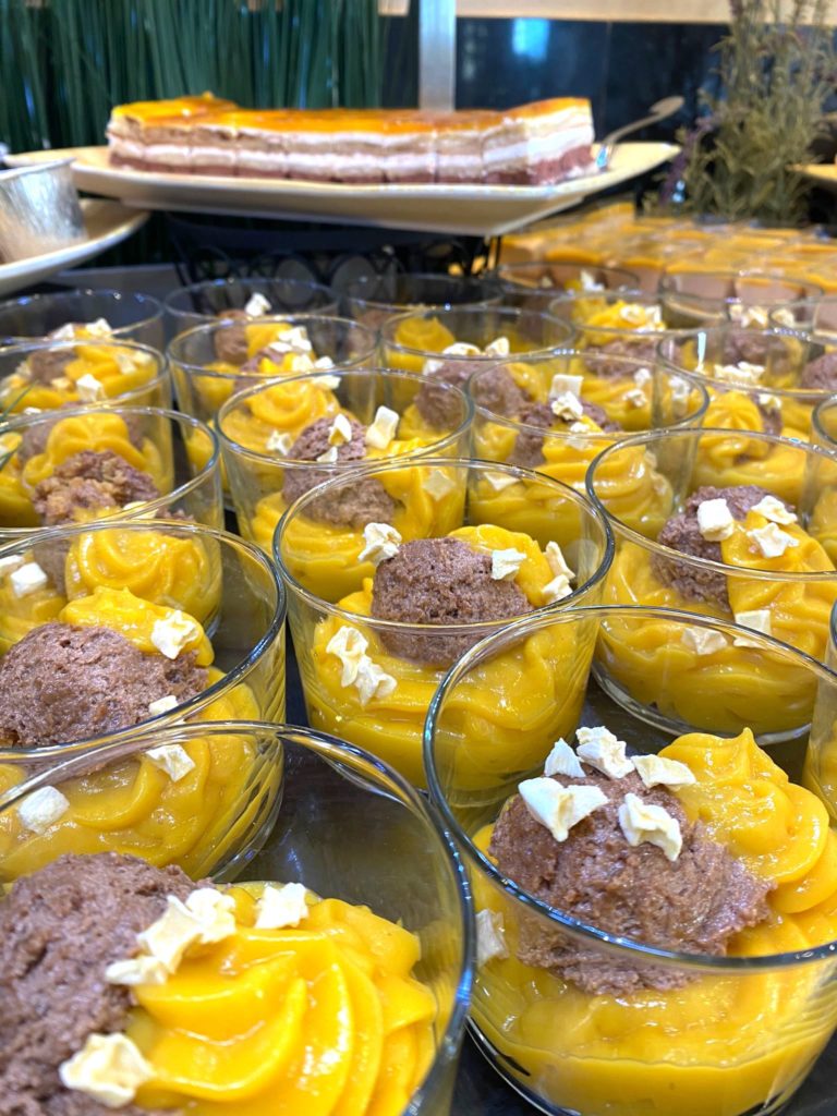 vasos de postre típico con gofio