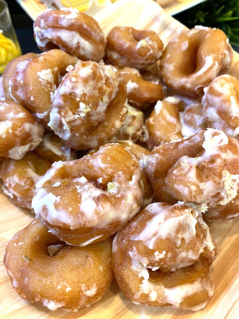 Comida típica de Tenerife, rosquetes canarios con azúcar glas
