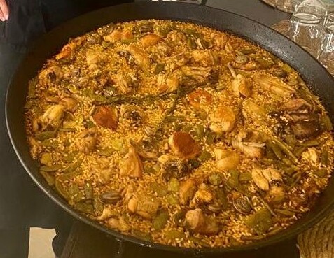 paellas y arroces. paella valenciana
