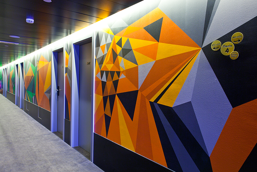 Pasillos geométricos del hotel Vincci Bit de Barcelona 4*