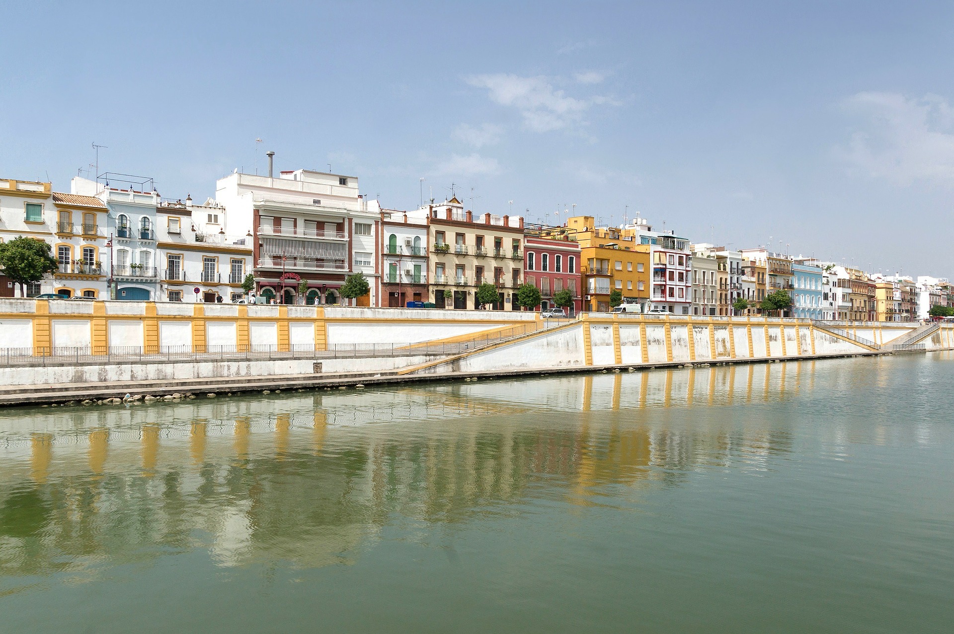 Barrio de Triana en Sevilla Vistas del río Guadalquivir en Sevilla